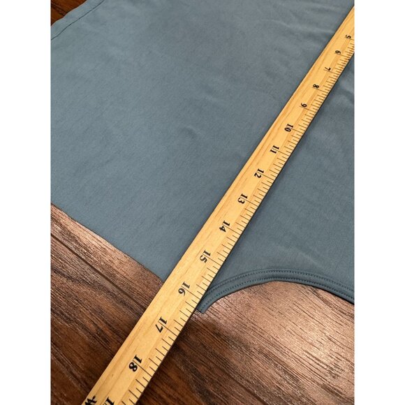 Nike Blue Sleeveless V-Neck Tank Top Womens  M Lightweight Stretch Athleisure - Picture 5 of 6